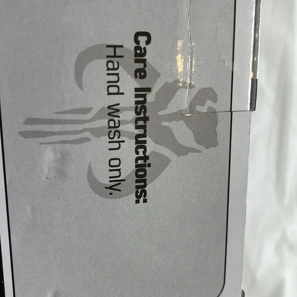 Star Wars the Mandalorian  ceramic salt and paper shakers - Picture 5 of 5